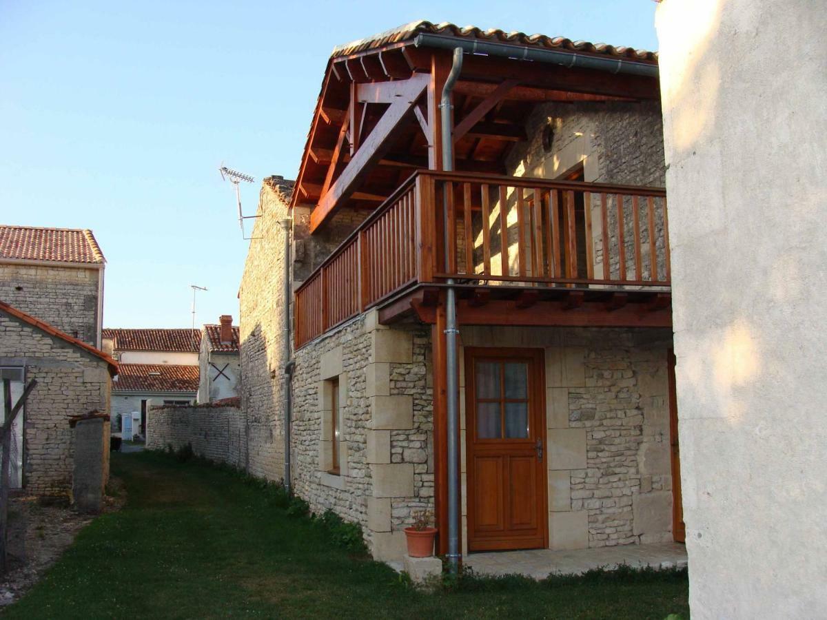 Au Col De Cygne Blanzac-les-Matha Exterior foto